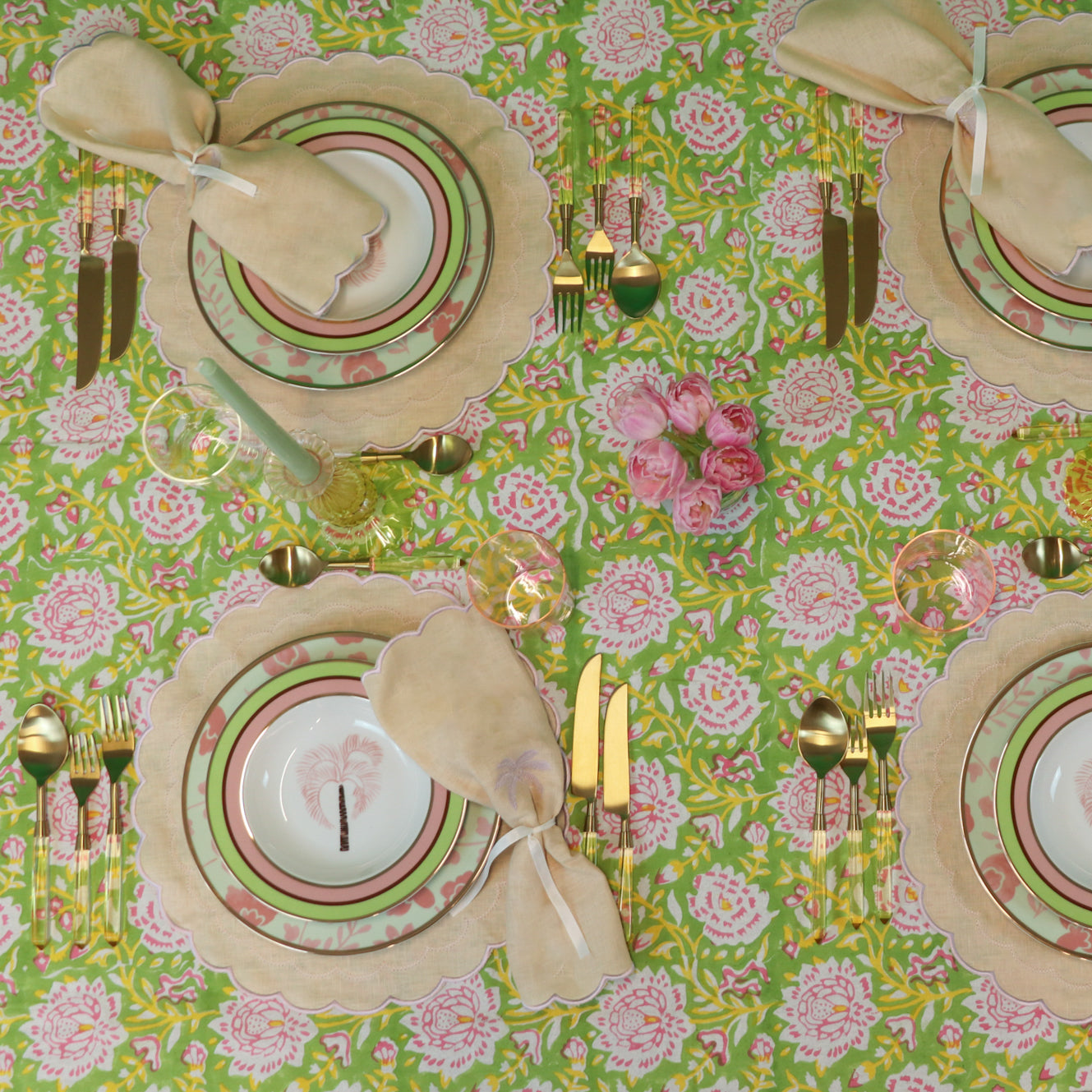 Viviana Venetia Blooms Tablecloth Ro'Table