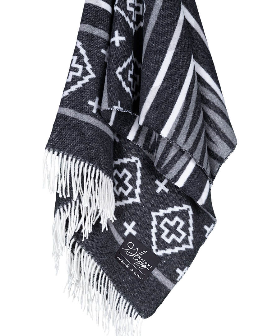 Legacy Tsé Zhin (Black Rock) Blanket