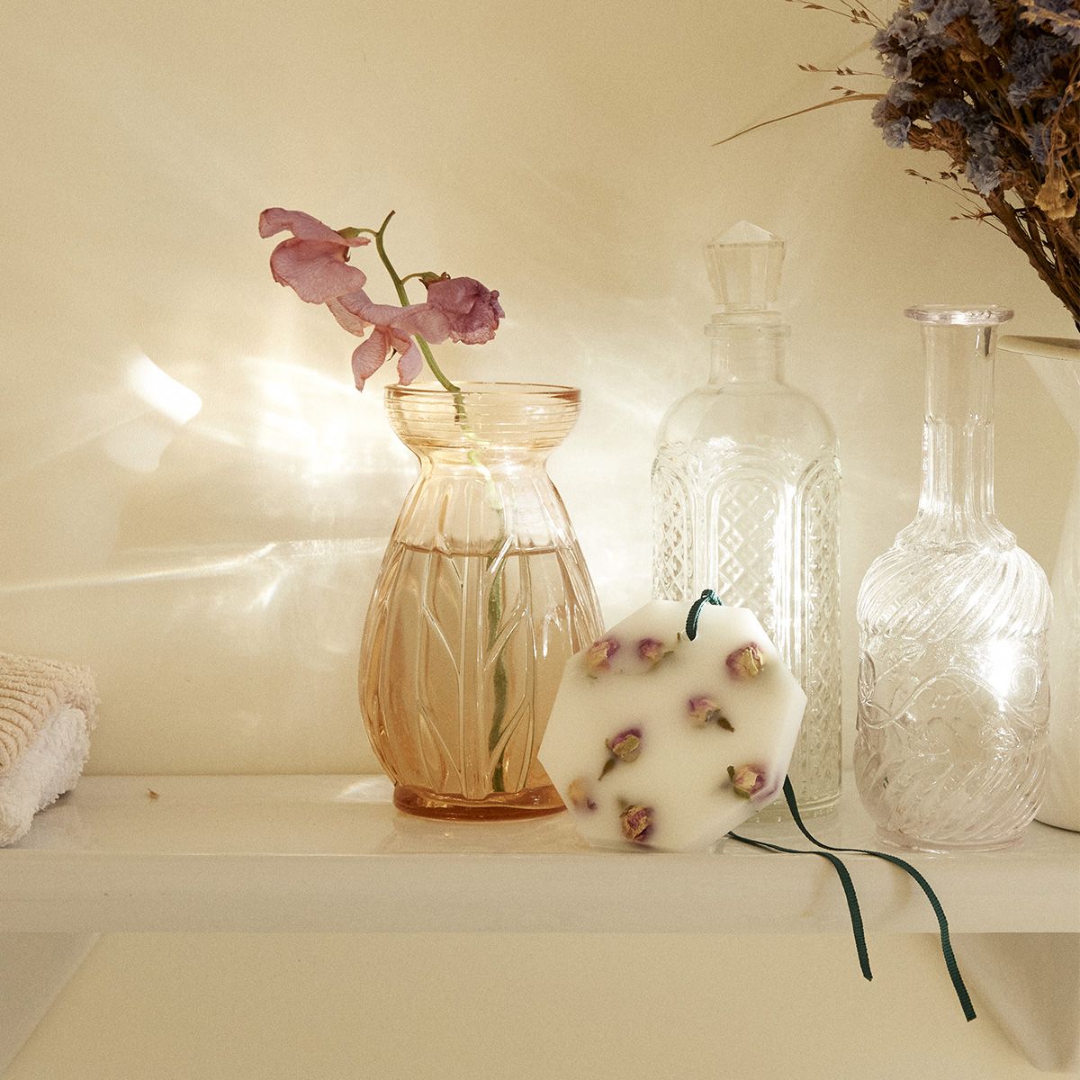 Carrière Frères - Damask Rose Botanical Palets