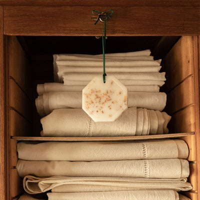 Carrière Frères - Cedar Botanical Palets